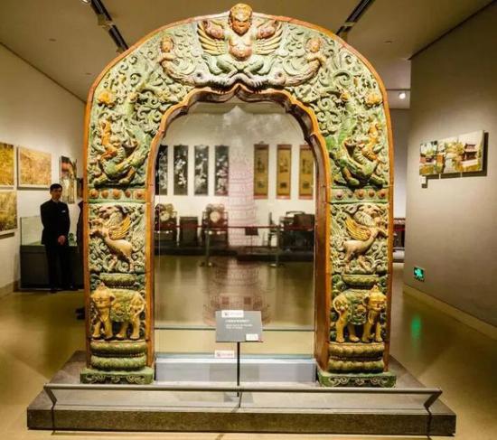 �������